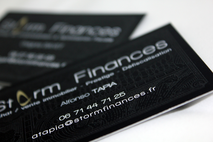Carte de visite Storm Finances avec logo et coordonnées de contact